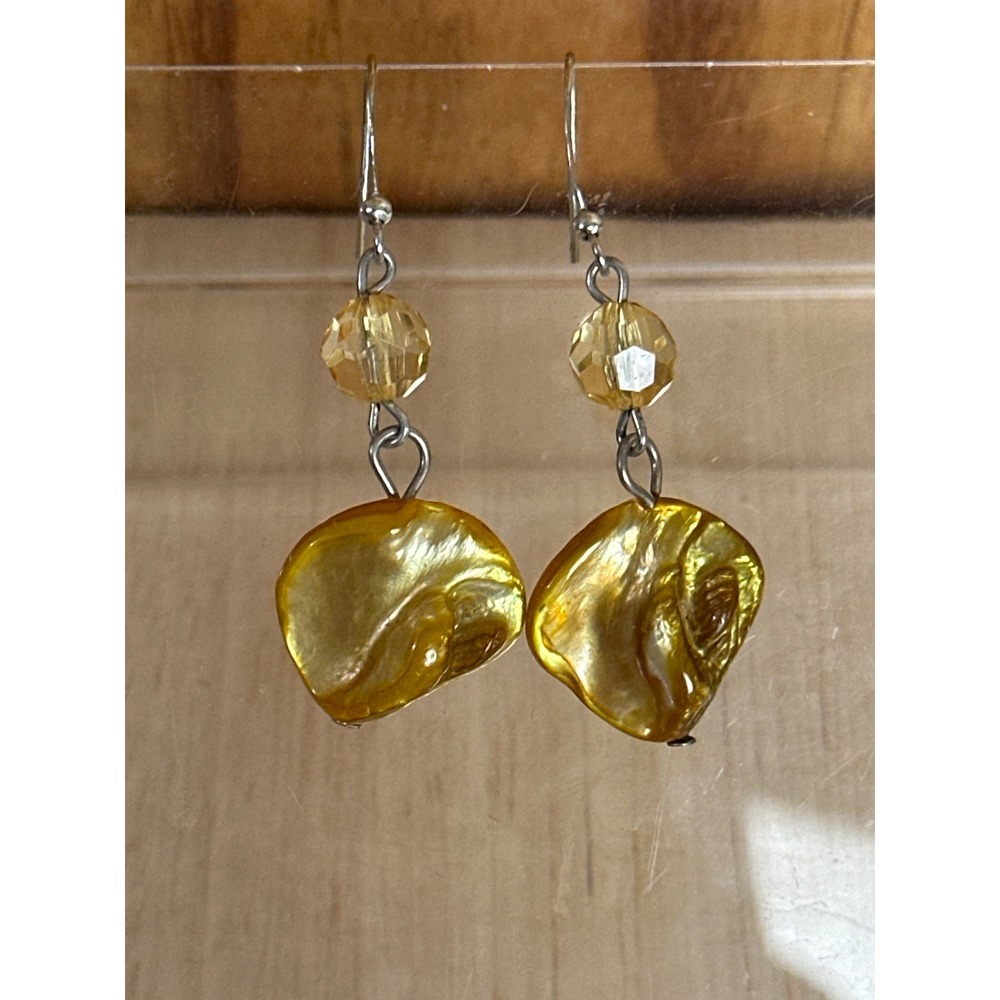 Mother of Pearl Shell and Crystal Bead Bracelet and Drop Earrings Jewelry Set
